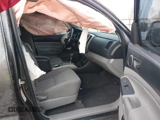 2015 Toyota Tacoma with VIN 3TMMU4FN0FM085444, listed as a IAAI auction lot 41388229 with 139,802 mi miles and . Bid and sale history available at DreamBid. Image 5.