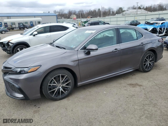 2024 Toyota Camry SE with VIN 4T1G11AK3RU260878, listed as a Copart auction lot 50914465 with 11,122 mi miles and Salvage Title. Bid and sale history available at carsss.com. Image 1.