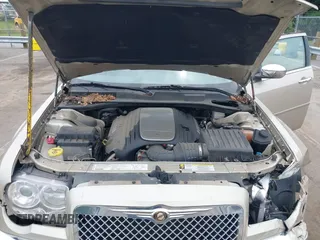 2007 Chrysler 300 C z VIN 2C3LA63HX7H640189, wystawiony jako IAAI lot #42316626 z przebiegiem 61 152 mil mil oraz . Historia ofert i sprzedaży dostępna na DreamBid. Obrazek 10.