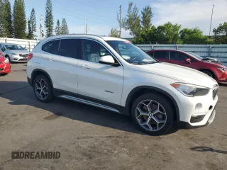 2018 BMW X1 sDrive28i z VIN WBXHU7C39J5H42980, wystawiony jako Copart lot #59308535 z przebiegiem 122 135 mil mil oraz Czysty tytuł • Clean title. Historia ofert i sprzedaży dostępna na DreamBid. Obrazek 4.