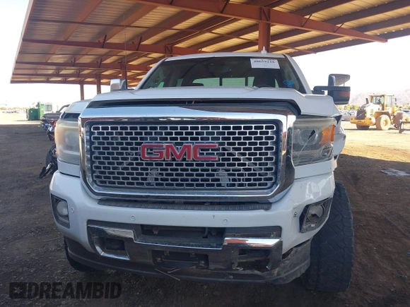 2016 GMC Sierra 2500HD Denali z VIN 1GT12UE85GF157972, wystawiony jako IAAI lot #40659216 z przebiegiem 130 351 mil mil oraz . Historia ofert i sprzedaży dostępna na DreamBid. Obrazek 12.