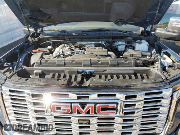 2024 GMC Sierra 2500HD Denali z VIN 1GT49REY5RF381137, wystawiony jako Copart lot #47956675 z przebiegiem 3 299 mil mil oraz Szkoda całkowita • Salvage title. Historia ofert i sprzedaży dostępna na DreamBid. Obrazek 11.