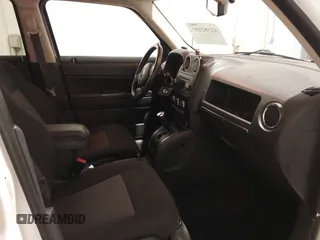 2015 Jeep Patriot High Altitude z VIN 1C4NJRFB2FD197416, wystawiony jako IAAI lot #42382197 z przebiegiem 143 695 mil mil oraz . Historia ofert i sprzedaży dostępna na DreamBid. Obrazek 5.