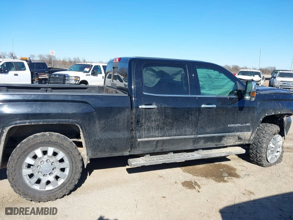 2017 GMC Sierra 2500HD Denali with VIN 1GT12UEY5HF118445, listed as a IAAI auction lot 41327986 with 158,970 mi miles. Bid and sale history available at carsss.com. Image 13.