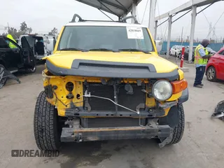 2007 Toyota FJ Cruiser with VIN JTEBU11FX70037231, listed as a IAAI auction lot 42018669 with 129,670 mi miles. Bid and sale history available at carsss.com. Image 13.