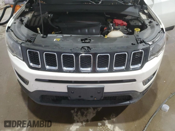 2020 Jeep Compass Latitude z VIN 3C4NJDBB3LT244287, wystawiony jako Copart lot #57587395 z przebiegiem 53 063 mil mil oraz Czysty tytuł • Clean title. Historia ofert i sprzedaży dostępna na DreamBid. Obrazek 12.