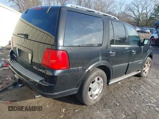 2006 Lincoln Navigator Luxury with VIN 5LMFU27586LJ17756, listed as a IAAI auction lot 41514631 with 296,988 mi miles. Bid and sale history available at carsss.com. Image 4.