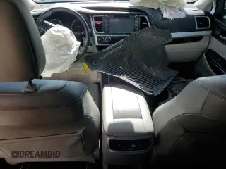 2019 Toyota Highlander SE z VIN 5TDJZRFH5KS570491, wystawiony jako Copart lot #50373435 z przebiegiem Nie podano mil oraz Szkoda całkowita • Salvage title. Historia ofert i sprzedaży dostępna na DreamBid. Obrazek 8.