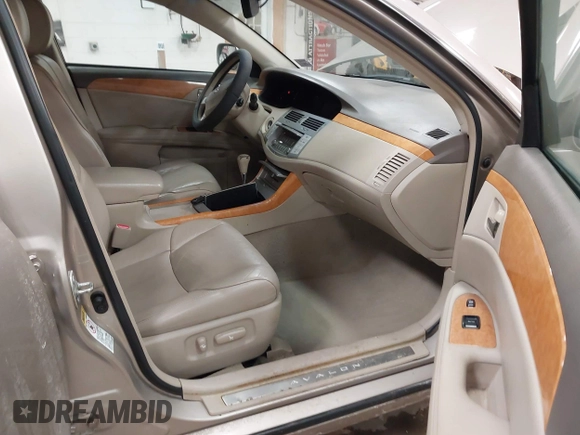2007 Toyota Avalon XL z VIN 4T1BK36B17U232618, wystawiony jako IAAI lot #41633305 z przebiegiem 171 971 mil mil oraz . Historia ofert i sprzedaży dostępna na DreamBid. Obrazek 5.