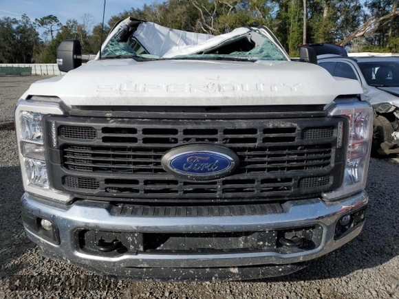 2023 Ford F-250 XL z VIN 1FT8W2BA8PEC30269, wystawiony jako Copart lot #38563784 z przebiegiem 28 989 mil mil oraz Szkoda całkowita • Salvage title. Historia ofert i sprzedaży dostępna na DreamBid. Obrazek 5.
