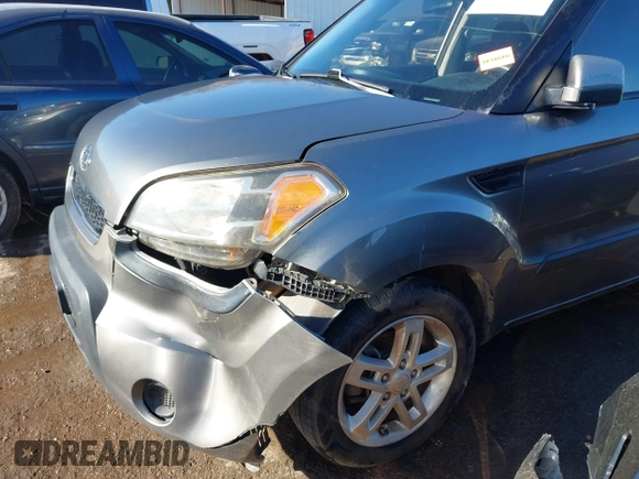 2010 Kia Soul + with VIN KNDJT2A24A7068737, listed as a IAAI auction lot 41733384 with 175,450 mi miles. Bid and sale history available at carsss.com. Image 6.