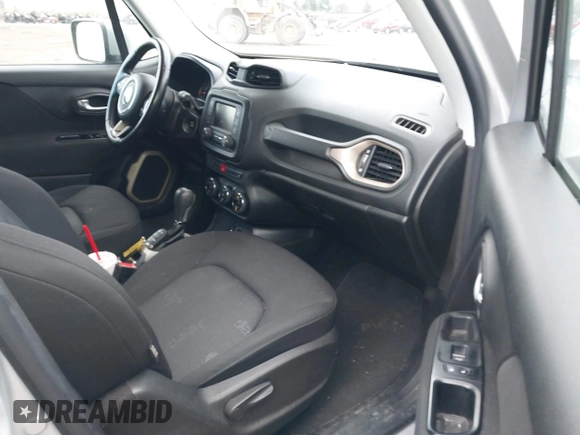 2015 Jeep Renegade Latitude with VIN ZACCJABT9FPB46231, listed as a IAAI auction lot 40805225 with 158,509 mi miles. Bid and sale history available at carsss.com. Image 5.