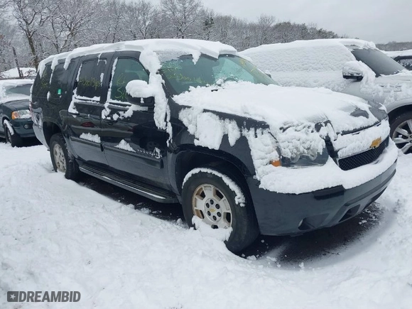 2014 Chevrolet Suburban LT with VIN 1GNSKJE72ER188402, listed as a IAAI auction lot 41529767 with 999,999 mi miles. Bid and sale history available at carsss.com. Image 1.