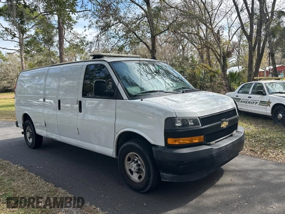 2020 Chevrolet Express Cargo Van with VIN 1GCWGBFP4L1136829, listed as a Copart auction lot 43995485 with 107,384 mi miles and Clean Title. Bid and sale history available at carsss.com. Image 1.