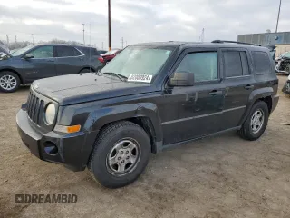 2008 Jeep Patriot Sport with VIN 1J8FT28W88D772426, listed as a Copart auction lot 82000924 with 220,130 mi miles and Clean Title. Bid and sale history available at carsss.com. Image 1.