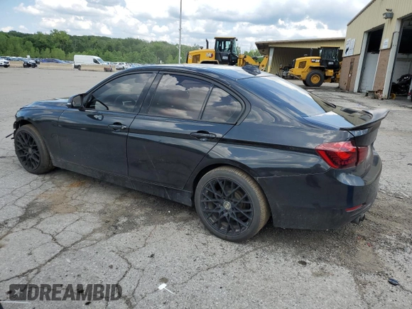2013 BMW 3 Series 328i xDrive z VIN WBA3B5C51DF593458, wystawiony jako Copart lot #64755635 z przebiegiem 88 820 mil mil oraz Szkoda całkowita • Salvage title. Historia ofert i sprzedaży dostępna na DreamBid. Obrazek 2.