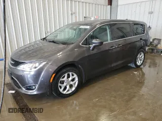 2018 Chrysler Pacifica Touring Plus with VIN 2C4RC1FG5JR122837, listed as a Copart auction lot 58764525 with 136,820 mi miles and Clean title. Bid and sale history available at DreamBid. Image 1.