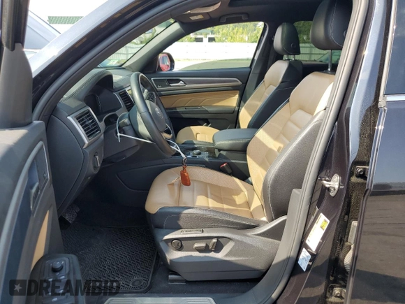2020 Volkswagen Atlas SEL Premium z VIN 1V2NE2CA4LC231377, wystawiony jako Copart lot #57997943 z przebiegiem 29 236 mil mil oraz . Historia ofert i sprzedaży dostępna na DreamBid. Obrazek 7.
