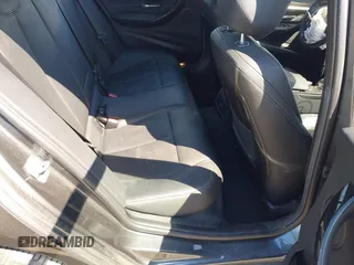 2018 BMW 3 Series 330i xDrive с VIN WBA8D9C50JEM32978, выставлен на аукционе IAAI как лот 41894911 с пробегом 67 474 миль миль и . История ставок и продаж доступна на DreamBid. Изображение 8.