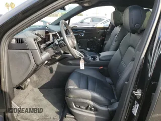 2024 Porsche Cayenne z VIN WP1BA2AY2RDA50764, wystawiony jako Copart lot #44227545 z przebiegiem 21 690 mil mil oraz Szkoda całkowita • Salvage title. Historia ofert i sprzedaży dostępna na DreamBid. Obrazek 7.