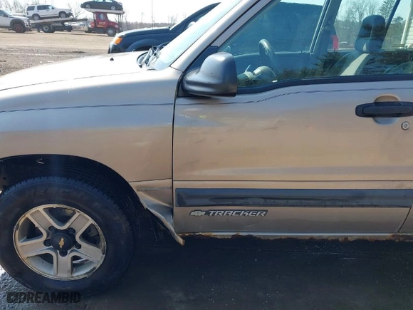 2002 Chevrolet Tracker with VIN 2CNBJ13C026911257, listed as a IAAI auction lot 41760465 with NaN miles. Bid and sale history available at carsss.com. Image 20.