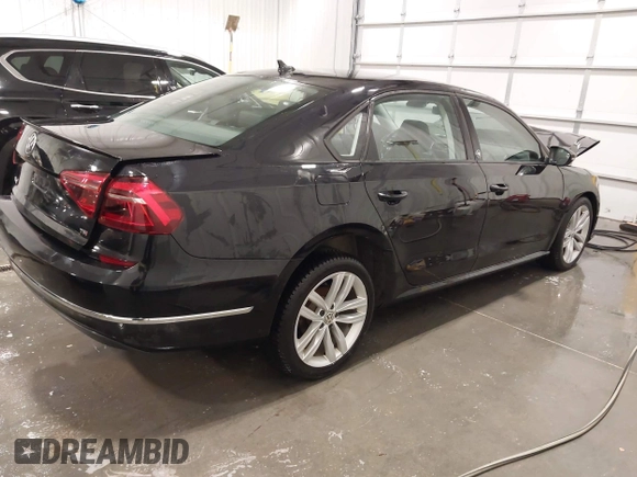 2019 Volkswagen Passat Wolfsburg Edition z VIN 1VWLA7A36KC004077, wystawiony jako IAAI lot #42164379 z przebiegiem 50 498 mil mil oraz . Historia ofert i sprzedaży dostępna na DreamBid. Obrazek 4.
