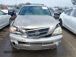 2005 Kia Sorento LX with VIN KNDJD733555359460, listed as a IAAI auction lot 41500228 with 157,649 mi miles. Bid and sale history available at carsss.com. Image 12.