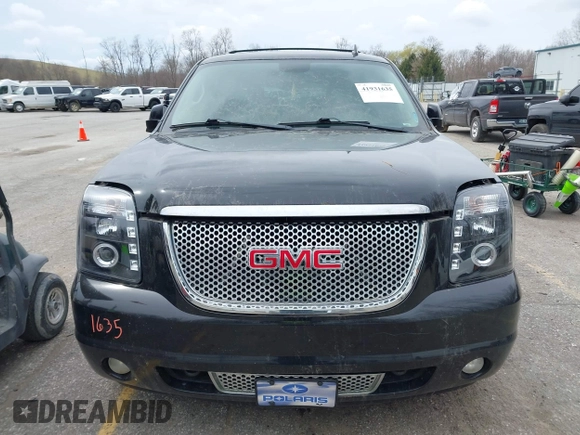 2011 GMC Yukon SLT with VIN 1GKS2CE01BR347675, listed as a IAAI auction lot 41931635 with 247,817 mi miles. Bid and sale history available at carsss.com. Image 6.