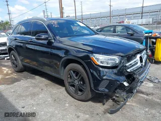 2022 Mercedes-Benz GLC with VIN W1N0G8DB2NV332272, listed as a IAAI auction lot 41950304 with 28,973 mi miles. Bid and sale history available at carsss.com. Image 1.