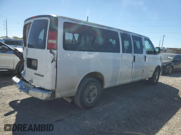 2005 Chevrolet Express Passenger with VIN 1GAHG39U051232615, listed as a Copart auction lot 73574264 with 207,303 mi miles and Salvage title. Bid and sale history available at DreamBid. Image 3.