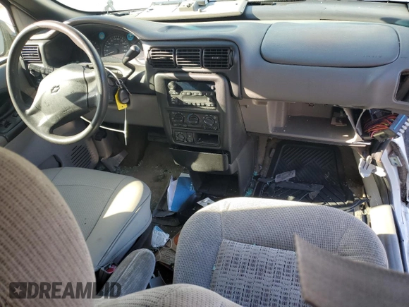 2004 Chevrolet Venture LS z VIN 1GNDX03E64D226327, wystawiony jako Copart lot #55559235 z przebiegiem 333 288 mil mil oraz Nie do naprawy • Non repairable. Historia ofert i sprzedaży dostępna na DreamBid. Obrazek 8.