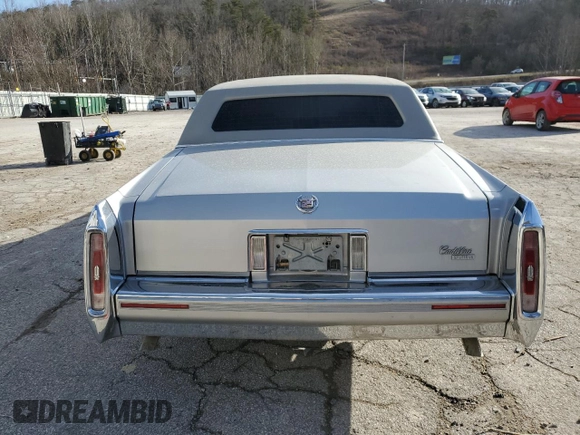 1990 Cadillac Brougham z VIN 1G6DW5476LR721785, wystawiony jako Copart lot #47170405 z przebiegiem Nie podano mil oraz Szkody całkowita. Historia ofert i sprzedaży dostępna na DreamBid. Obrazek 6.