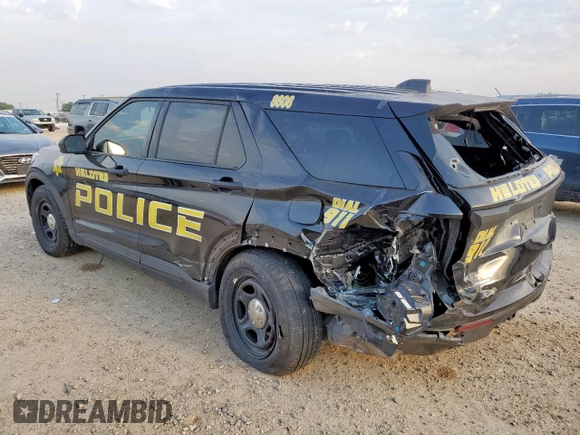 2025 Ford Police Interceptor Utility z VIN 1FM5K8AB7SGA28608, wystawiony jako Copart lot #57248625 z przebiegiem 5940 mil mil oraz Szkody całkowita. Historia ofert i sprzedaży dostępna na DreamBid. Obrazek 2.