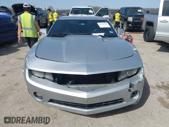 2013 Chevrolet Camaro LS с VIN 2G1FA1E32D9131600, выставлен на аукционе IAAI как лот 41742765 с пробегом 184 660 миль миль и . История ставок и продаж доступна на DreamBid. Изображение 12.
