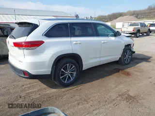 2017 Toyota Highlander XLE with VIN 5TDJZRFH3HS513862, listed as a IAAI auction lot 41995830 with 126,897 mi miles and . Bid and sale history available at DreamBid. Image 4.
