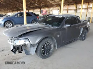 2004 Ford Mustang Deluxe z VIN 1FAFP446X4F235896, wystawiony jako Copart lot #57359325 z przebiegiem 155 689 mil mil oraz Szkoda całkowita • Salvage title. Historia ofert i sprzedaży dostępna na DreamBid. Obrazek 1.