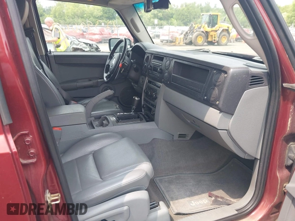 2007 Jeep Commander Sport z VIN 1J8HG48K47C546586, wystawiony jako IAAI lot #42399660 z przebiegiem 147 897 mil mil oraz . Historia ofert i sprzedaży dostępna na DreamBid. Obrazek 5.