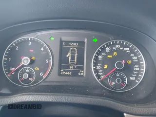 2015 Volkswagen Passat SE с VIN 1VWBV7A38FC047664, выставлен на аукционе IAAI как лот 42323467 с пробегом 225 663 миль миль и . История ставок и продаж доступна на DreamBid. Изображение 7.