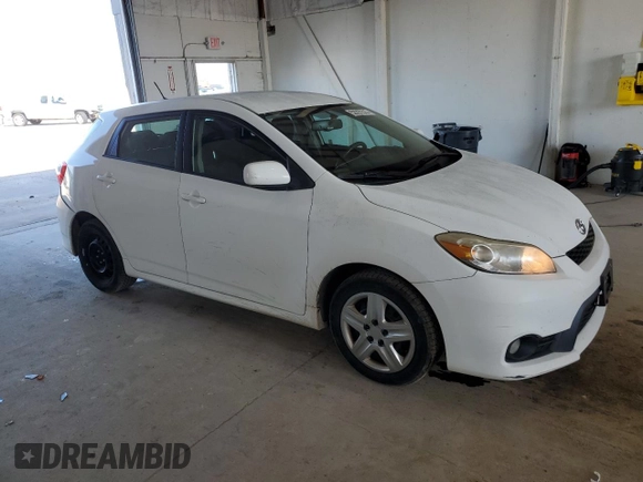 2011 Toyota Matrix z VIN 2T1KU4EE5BC712652, wystawiony jako Copart lot #52297315 z przebiegiem 111 348 mil mil oraz Szkoda całkowita • Salvage title. Historia ofert i sprzedaży dostępna na DreamBid. Obrazek 4.