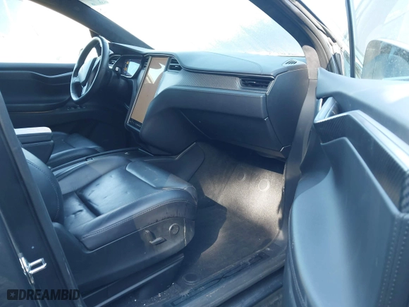 2018 Tesla Model X 75D with VIN 5YJXCBE22JF124270, listed as a IAAI auction lot 41909734 with 92,553 mi miles. Bid and sale history available at carsss.com. Image 5.