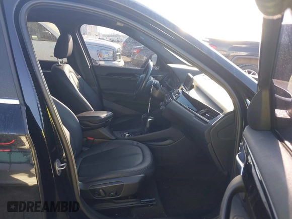 2018 BMW X1 sDrive28i with VIN WBXHU7C30J5L04913, listed as a IAAI auction lot 41755344 with 101,867 mi miles. Bid and sale history available at carsss.com. Image 5.