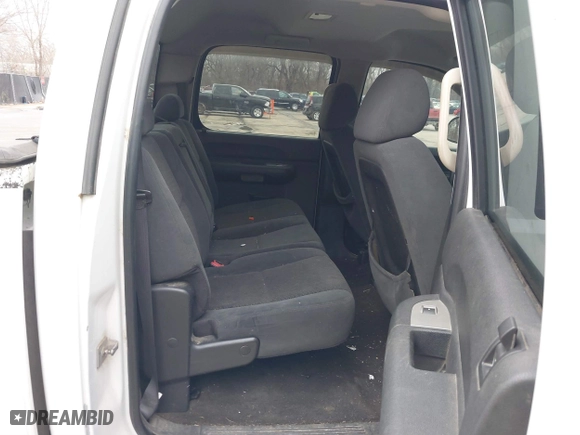2007 Chevrolet Silverado 1500 LT w/1LT with VIN 3GCEK13397G532557, listed as a IAAI auction lot 41500202 with 216,911 mi miles. Bid and sale history available at carsss.com. Image 8.