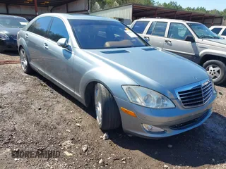 2008 Mercedes-Benz S 5.5L V8 with VIN WDDNG86X28A176774, listed as a IAAI auction lot 41768684 with 135,699 mi miles. Bid and sale history available at carsss.com. Image 1.