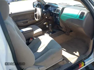 2003 Toyota Tacoma PreRunner with VIN 5TESN92N33Z185270, listed as a IAAI auction lot 41653969 with 357,016 mi miles. Bid and sale history available at carsss.com. Image 5.