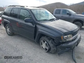 2007 Chevrolet TrailBlazer LS with VIN 1GNDT13S972114838, listed as a IAAI auction lot 41905506 with 192,123 mi miles. Bid and sale history available at carsss.com. Image 1.