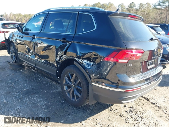 2023 Volkswagen Tiguan SE z VIN 3VVMB7AX7PM032629, wystawiony jako IAAI lot #41441468 z przebiegiem 52 518 mil mil oraz . Historia ofert i sprzedaży dostępna na DreamBid. Obrazek 3.