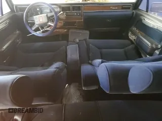 1988 Lincoln Town Car z VIN 1LNBM82F7JY831474, wystawiony jako Copart lot #83751464 z przebiegiem 289 494 mil mil oraz Czysty tytuł • Clean title. Historia ofert i sprzedaży dostępna na DreamBid. Obrazek 8.