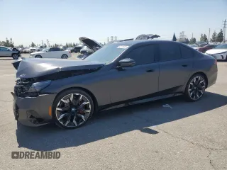 2024 BMW i5 M60 z VIN WBY43FK08RCR02396, wystawiony jako Copart lot #52411905 z przebiegiem 18 632 mil mil oraz Szkoda całkowita • Salvage title. Historia ofert i sprzedaży dostępna na DreamBid. Obrazek 1.