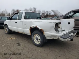 2001 GMC Sonoma SLS w/1SH Pkg with VIN 1GTDT19W618217027, listed as a Copart auction lot 87254654 with 162,109 mi miles and Salvage Title. Bid and sale history available at carsss.com. Image 2.