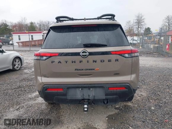 2023 Nissan Pathfinder SV z VIN 5N1DR3BD7PC267357, wystawiony jako IAAI lot #41995557 z przebiegiem 39 603 mil mil oraz . Historia ofert i sprzedaży dostępna na DreamBid. Obrazek 17.